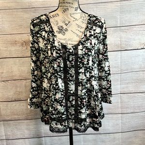 Anthropologie Maeve “Celyn” Blouse Top Black Floral Lace Trim Pleats Size 6